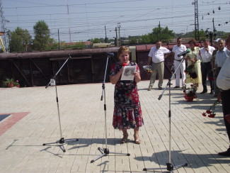 Выступает Е.А. Подосокорская племянница эвакуированной Надежды Кишкиной